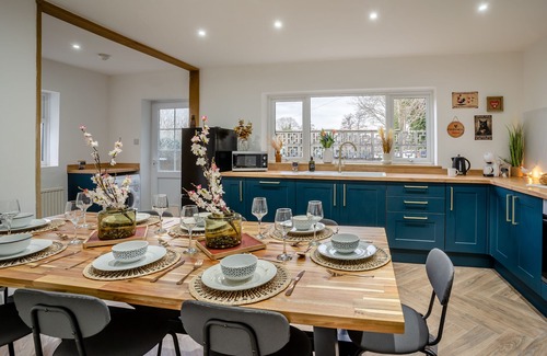 Brecon House | Harp Cottage - Four Bedroom House, Sleeps 6