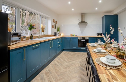 Brecon House | Harp Cottage - Four Bedroom House, Sleeps 6