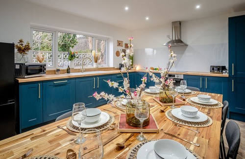 Brecon House | Harp Cottage - Four Bedroom House, Sleeps 6