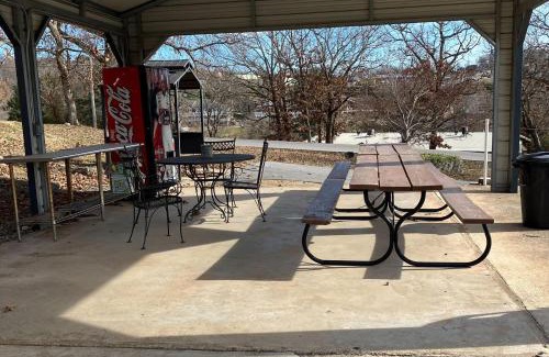 Kimberling City Hotel | Harper Valley 12