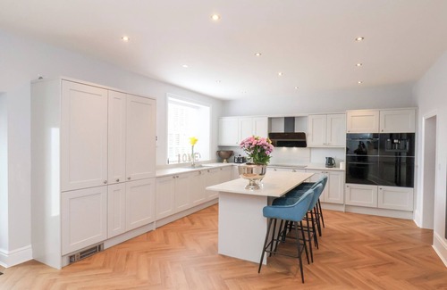Driffield Cottage | HARPHAM MANOR HOUSE, pet friendly, with hot tub in Nafferton