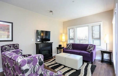 Harrison Hot Springs House | Harrison Lake View Suites: Three Bedroom Grand Suite with MountainView (1)