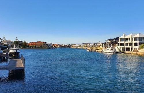 Wannanup Villa | Hartog Villa on Baywater Canal
