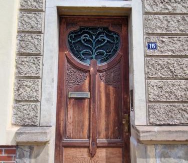 Quedlinburg Apartment | Harziano in der Kaiser-Otto-Straße - Stilvolle Gründerzeitwohnungen mit Kachelöfen, Wintergarten & viel Platz zum Entspannen