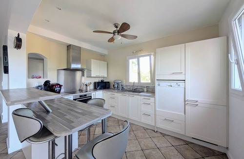 Hasparren Apartment | Hasparren, family apartment 118m², garden and view, sleeps 6.
