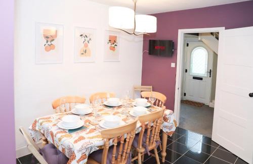 Hassocks House | Hassocks Hideaway with Parking Garden