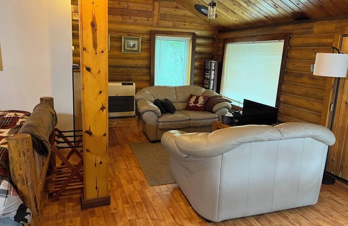 Fishhook Cabin | HATCHER PASS BEAR DEN CABIN