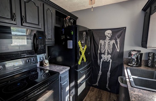 Bridgeport House | Haunted Hideaway near Waverly Hills, Churchill Downs, Down Town, Pet friendly