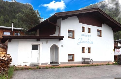Huben House | Haus Joachim