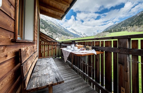 Rasun Anterselva Apartment | Haus Landheim Apartment Loipengaudi in Antholz with wonderful panoramic balcony!
