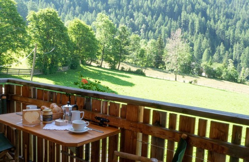 Rasun Anterselva Apartment | Haus Landheim Apartment Talpanorama in Antholz with a wonderful panoramic balcony!