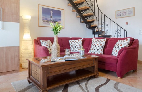 Westerland Apartment | Haus Ornum: Großzügige 2 Zimmer-maisonettewhg. für 2-4 Personen mit Schwimmbad