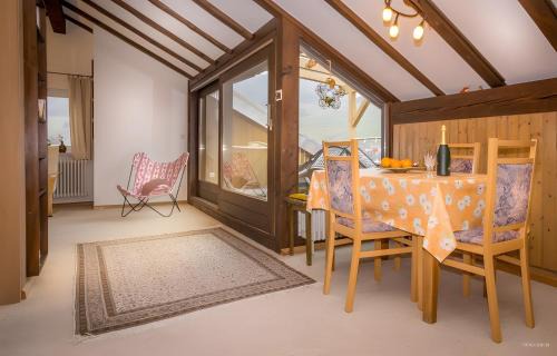 Untermunstertal Apartment | Haus Palais
