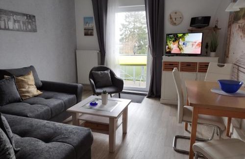 Dahme Apartment | Haus Sandra Fewo 1 mit Box -Bett, Süd-Balkon