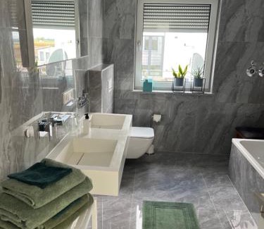 Wallersdorf Apartment | Haus Villa-Moderne 3 Zimmer Ferienwohnung in Wallersdorf-Haidlfing