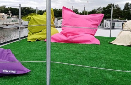 Hradistko Boat Rental | Hausbót na Vltavě