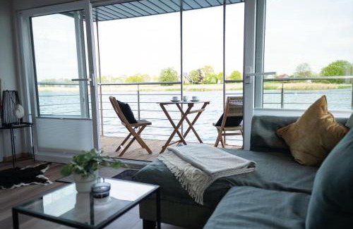 Wangerland Boat Rental | Hausboot Kajüte am Nixensteg Am Wangermeer mit Hund