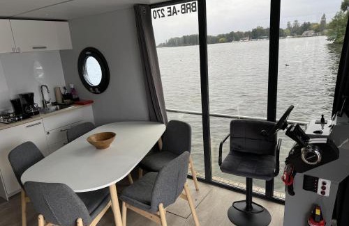 Schwerin Boat Rental | Hausboot Marieke führerscheinfrei