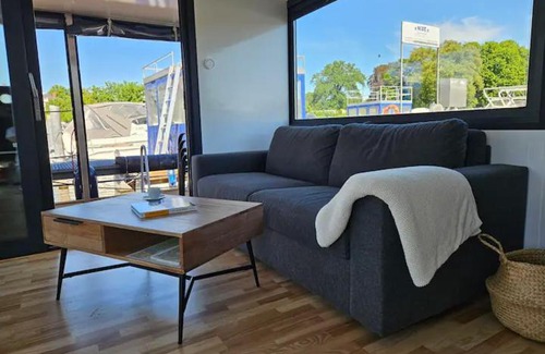 Berliner Vorstadt Boat Rental | Hausboot Seaside