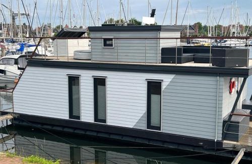 Grossenbrode Boat Rental | Hausboot Sundowner - Huus & Meer