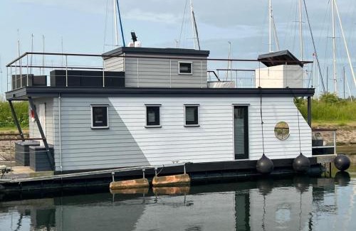 Grossenbrode Boat Rental | Hausboot Sundowner - Huus & Meer
