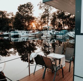 Grosefehn Boat Rental | Hausboot Urlaub in Ostfriesland auf der Waterhome 1