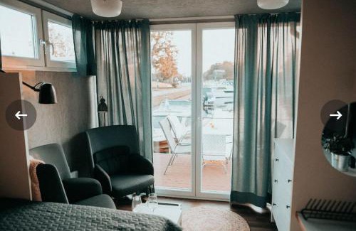 Grosefehn Boat Rental | Hausboot Urlaub in Ostfriesland auf der Waterhome 1
