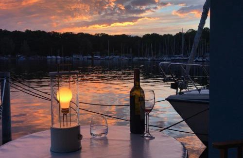 Westend Boat Rental | Hausboot vom Feinsten