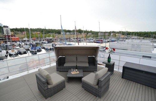 Mucheln House | Hausboote und Ferienhäuser Marina Mücheln