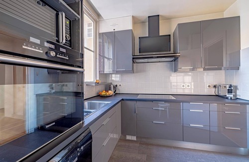 Quartier du Gros-Caillou Apartment | HAUSSMANN-STYLE APARTMENT &UNRIVALED EIFFEL TOWER VIEWS-AVENUE DE LA BOURDONNAIS