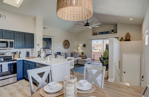Lake Havasu City Condo | Hava-Retreat with Pool/Boat Parking!