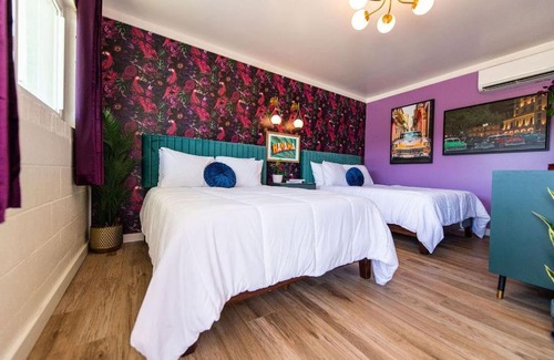 Trenton Hotel | Havana Room At The Groovy Nomad Motel