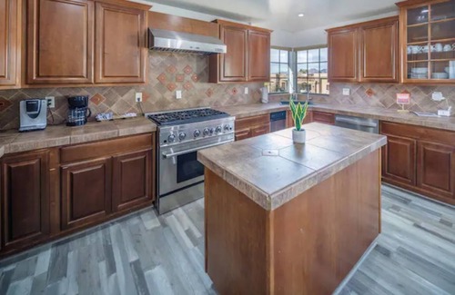 Lake Havasu City House | Havasu Oasis ~ Pool & Hot Tub! Sleeps 17! BOOK now for Summer & Fall!