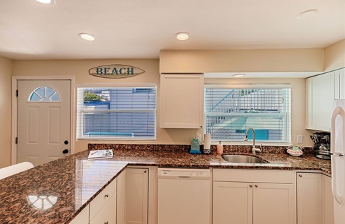 Siesta Key Cottage | Haven cottage Across street from beach and Heated Pool