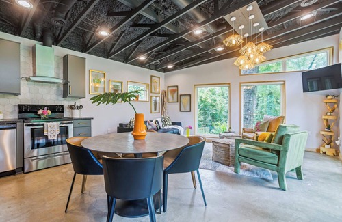 Forest Hills House | Haven: Intimate Treehouse on the Ground