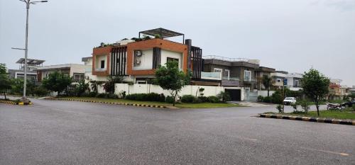 Islamabad House | Haven Lodge - 7BR Luxury Vacation Home with Mountain View
