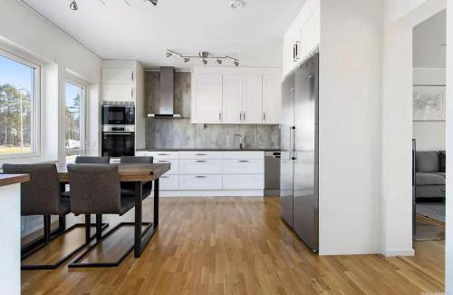Monsteras Villa | Havsnära Nybyggd Modern villa uthyres året runt!
