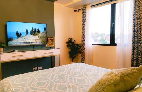 Silang Junction North Apartment | Hawaiian 100-inch Home Cinema Across Ayala Malls Serin Tagaytay