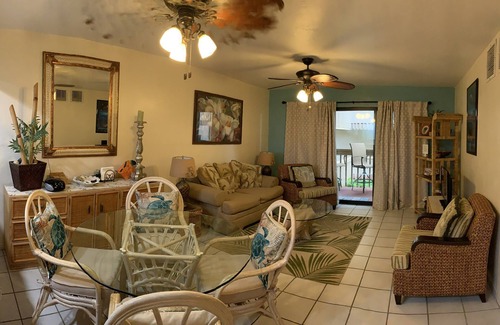Kailua-Kona Condo | Hawaiian Family Hale at Gates Beach with a heated pool