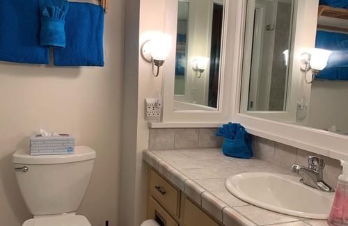 Kailua-Kona Condo | Hawaiian Family Hale at Gates Beach with a heated pool