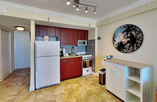 Daytona Beach Shores Condo | Hawaiian Inn 238