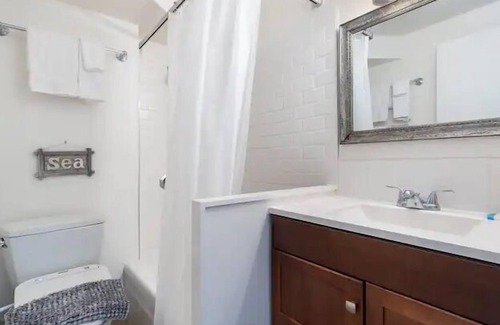 McCully - Moiliili Condo | Hawaiian Monarch 2703b Condo by RedAwning