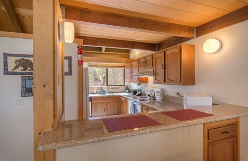 Truckee Cabin | Hawk's Eye by AvantStay | Cozy w/Views & Access to Northstar Resort Community