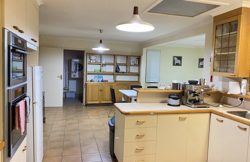 Hawker House | Hawker 4BR House（Air-Con, WiFi, Netflix, Parking）