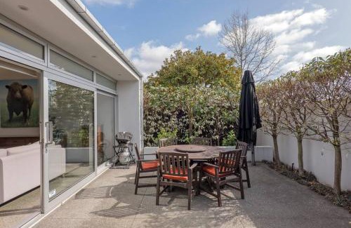 Saint Albans House | Hawkesbury Executive Home