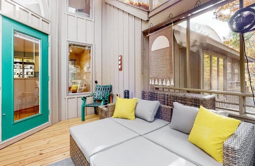 Maple City Hotel | Hawks Nest 48