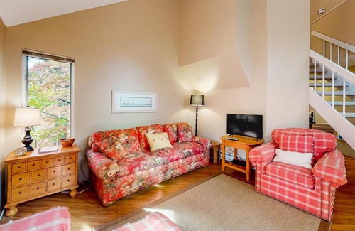 Maple City Hotel | Hawks Nest 48