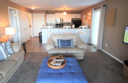 Osage Beach Condo | Hawks Nest Condo - Beutiful Lake View! Walk in - no steps! - 2 Full Beds - Best Price & Location!