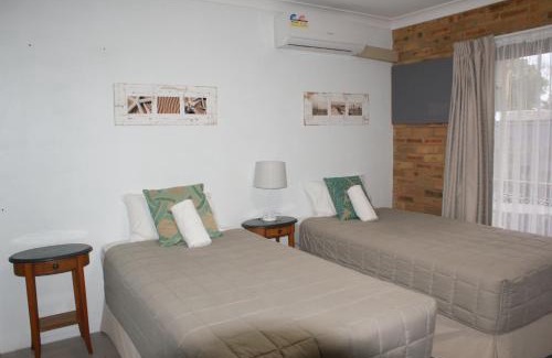 Hawks Nest Hotel | Hawks Nest Motel
