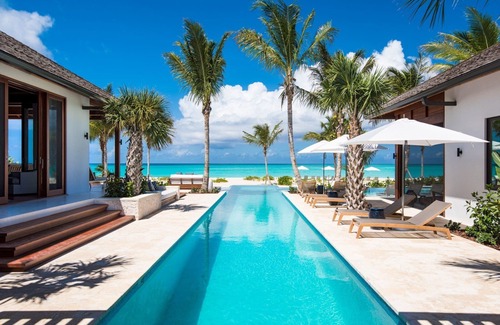 Leeward Settlement Villa | Hawksbill Villa - glorious 8-bedroom beachfront villa in Turks